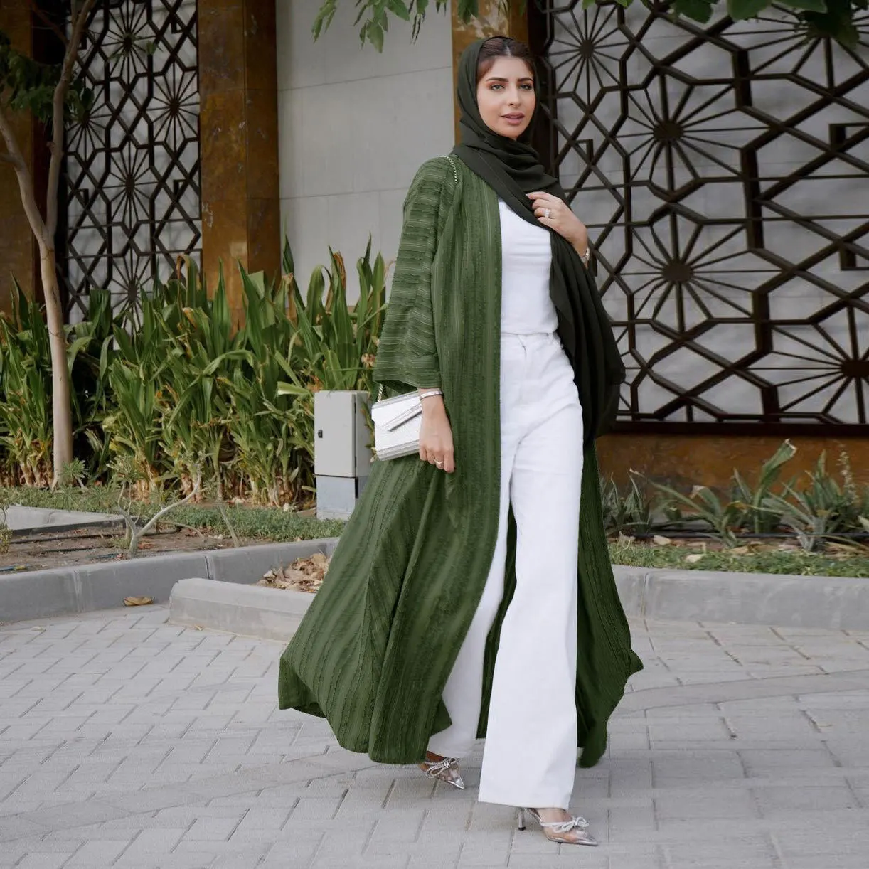 2024 New Fashion Muslim Kimono Abaya Solid Striped Retro Ethnic Cardigan Robe Dubai Middle Eastern Saudi Arabia Eid Clothes