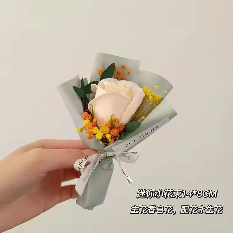 Simulated Car Mounted Mini Fresh Rose Dried Flowers Full of Stars and Other Flower Bouquets