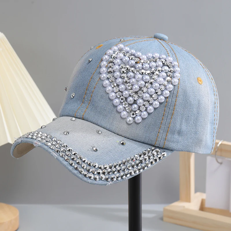 A Shiny Rhinestone Baseball Cap for Women Adjustable Comfy Fashion Outdoor