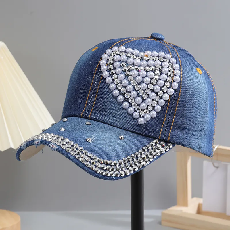 A Shiny Rhinestone Baseball Cap for Women Adjustable Comfy Fashion Outdoor